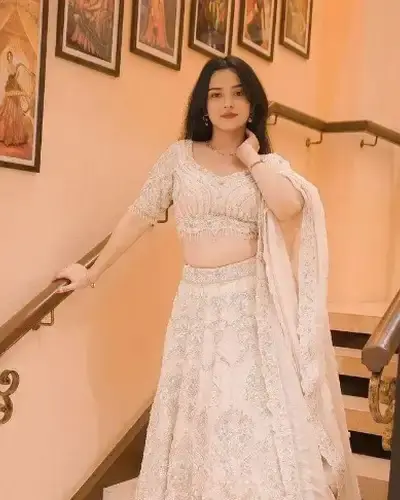 Escort Uthalsar